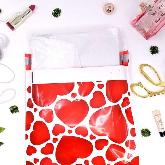 25 10X13 Red Hearts Poly Mailers PRICE IS FIRM CLEARANCE - Picture 4 of 5